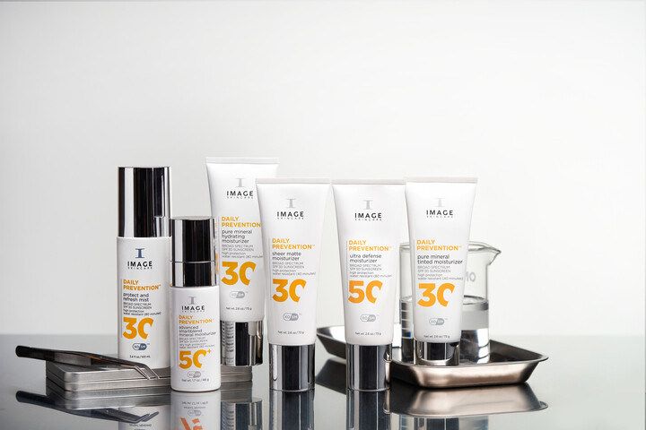 DAILY PREVENTION Ultra Defence Moisturiser SPF 50 - Image 6