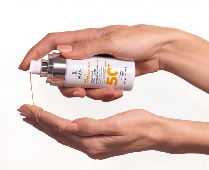 DAILY PREVENTION advanced smartblend mineral moisturiser SPF 50+ - Image 2