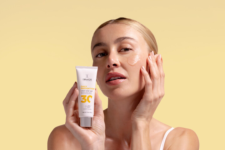 PREVENTION+ clear solar gel SPF 30 - Image 3