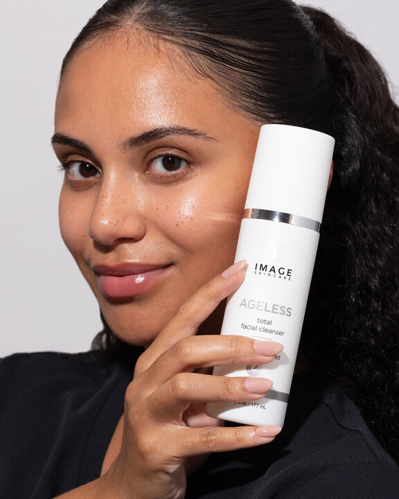 AGELESS total facial cleanser - Image 4